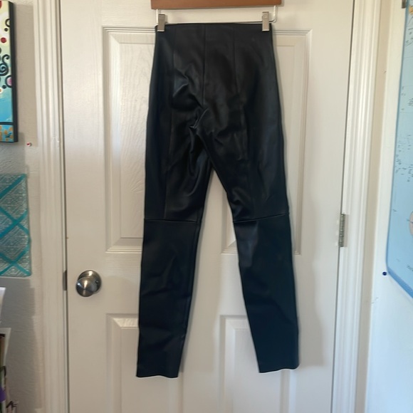 Banana Republic MID-RISE SKINNY LEATHER PANT Black Size 0 NWOT - Picture 4 of 6